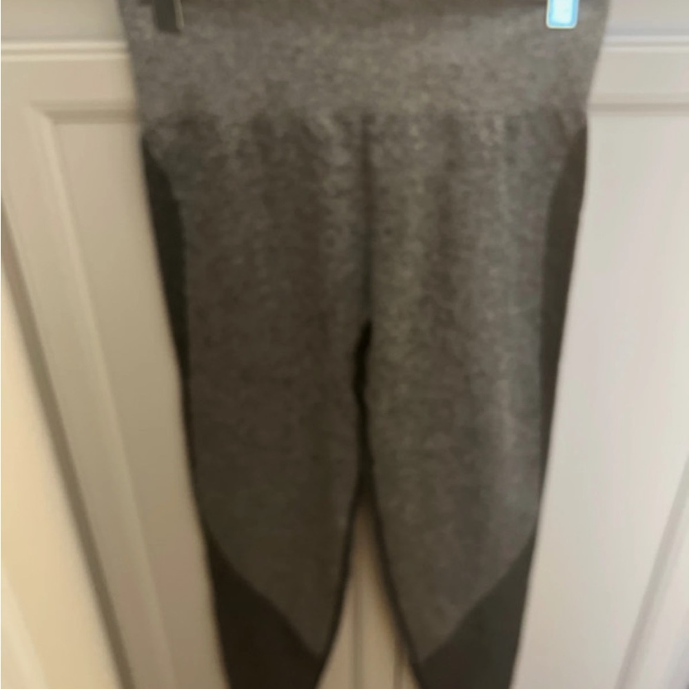 Women’s gray/black pink leggings by Victoria Secrets. Nwot seamless